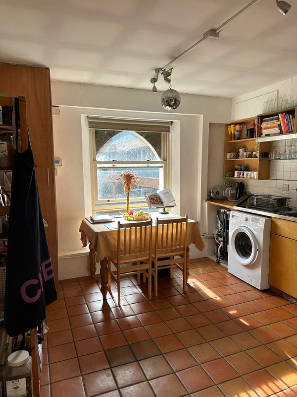 Room Hackney Road in Greater London