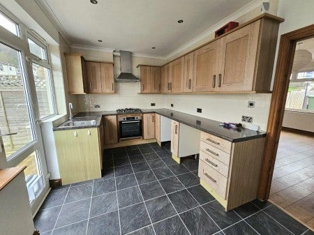 House Lawrence Grove in Dursley