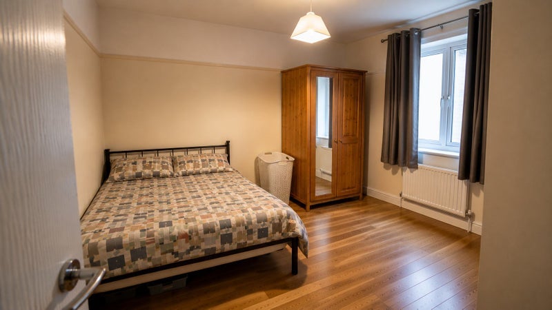 Room Southmead Road in Bristol
