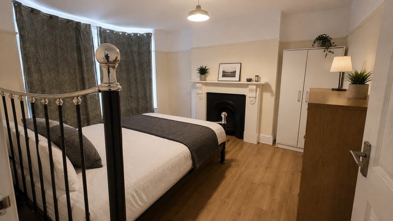 Room Southmead Road in Bristol