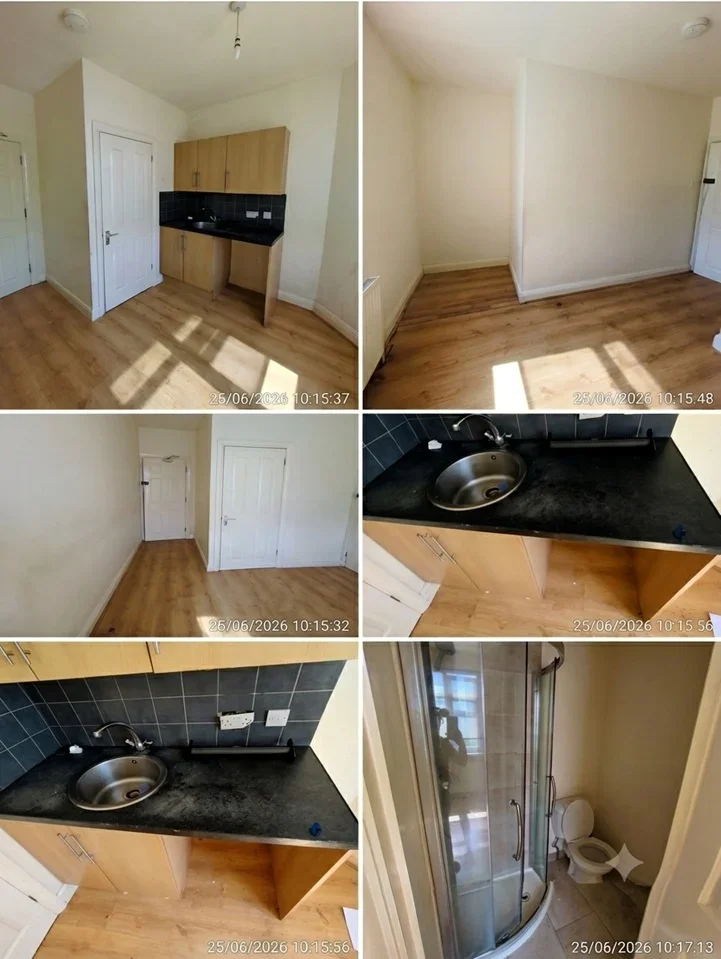 Flat Leeside Crescent in Greater London