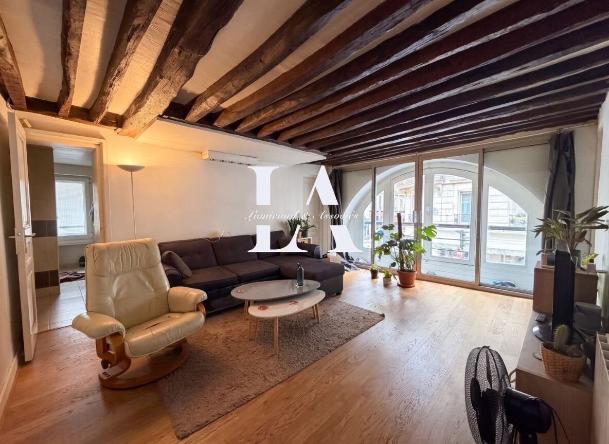 Flat Rue de Chabrol in Paris