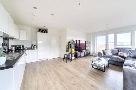 Flat Rowland Road in Greater London