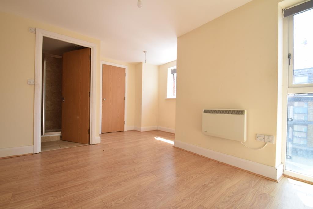 Flat Whippendell Road in Watford