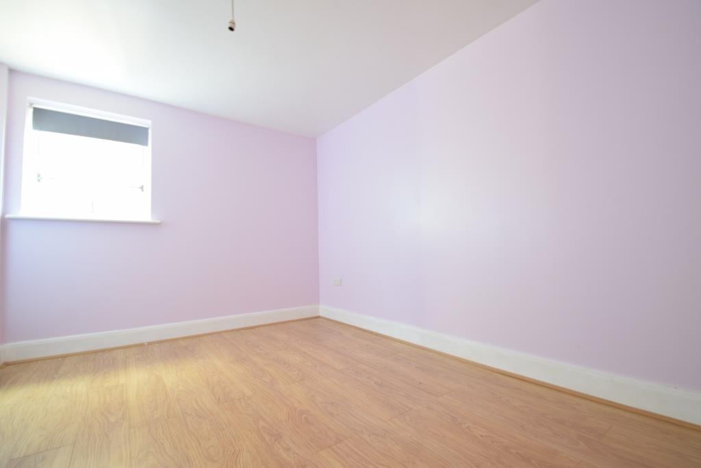 Flat Whippendell Road in Watford