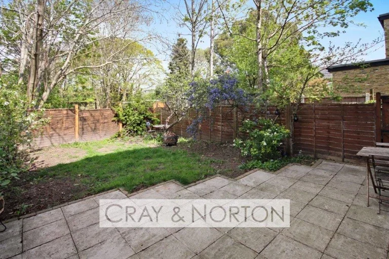 Flat Morland Road in Greater London
