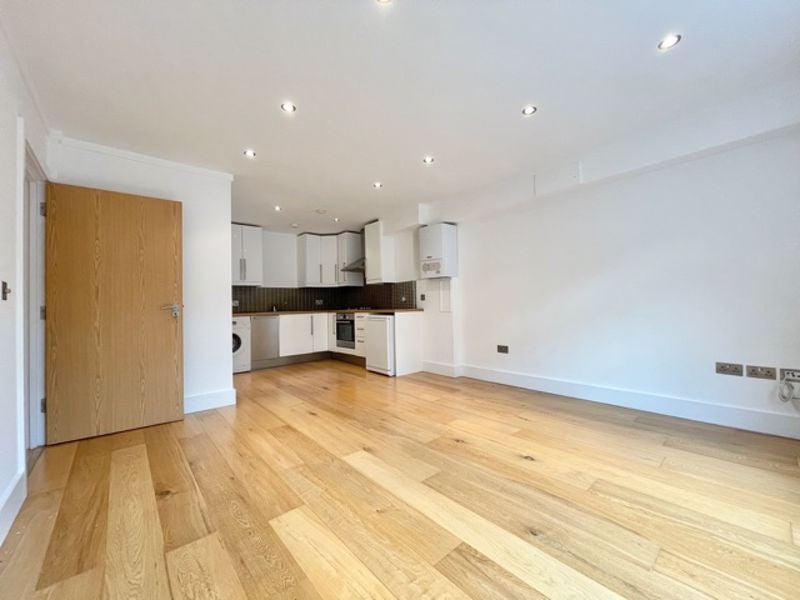 Flat Holloway Road in Greater London