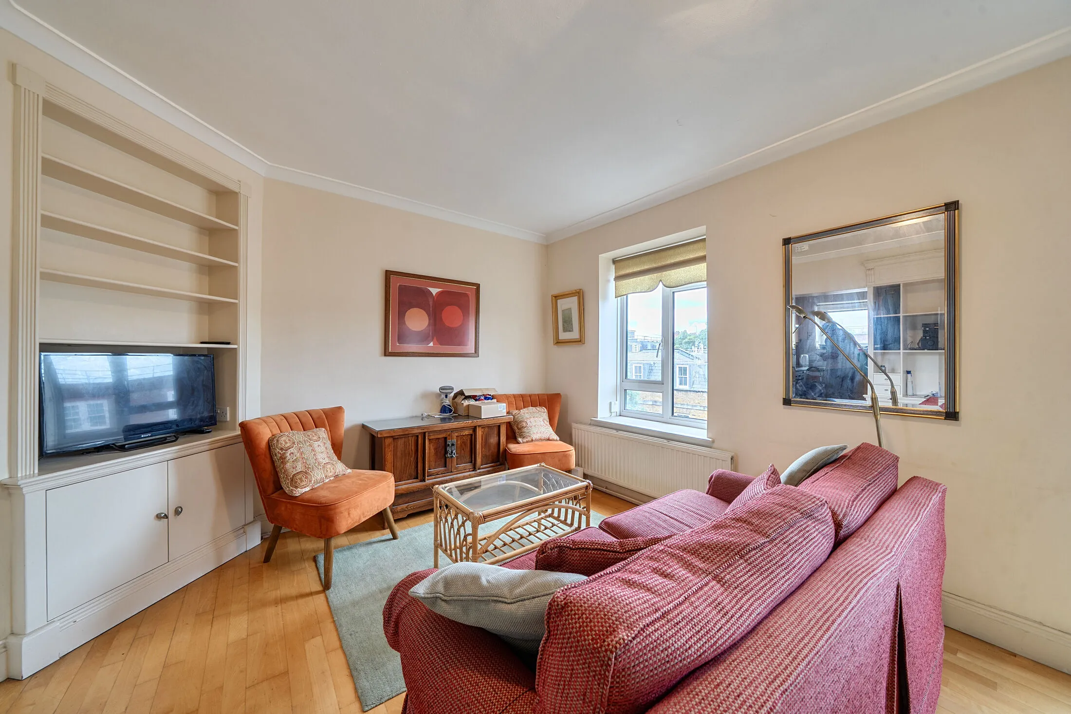 Flat Grove Cottages in Greater London