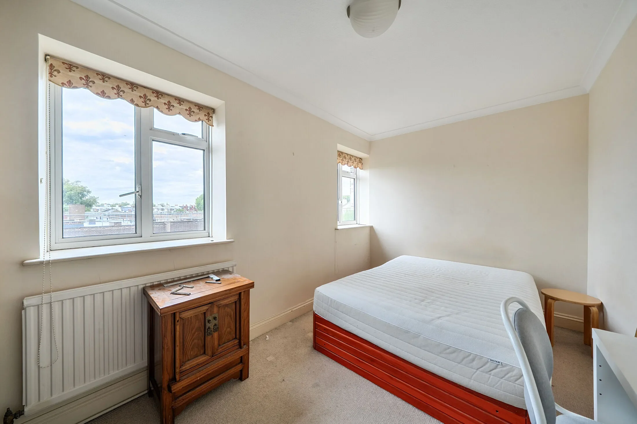 Flat Grove Cottages in Greater London