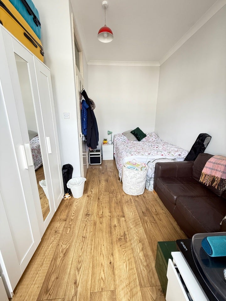 Flat Tooting Bec Road in Greater London