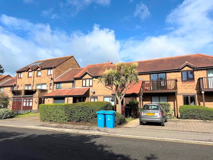 Flat Catalina Drive in Poole