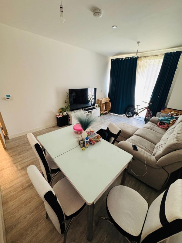 Room Thunderer Street in Greater London