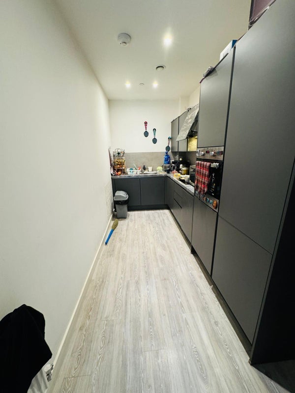 Room Thunderer Street in Greater London