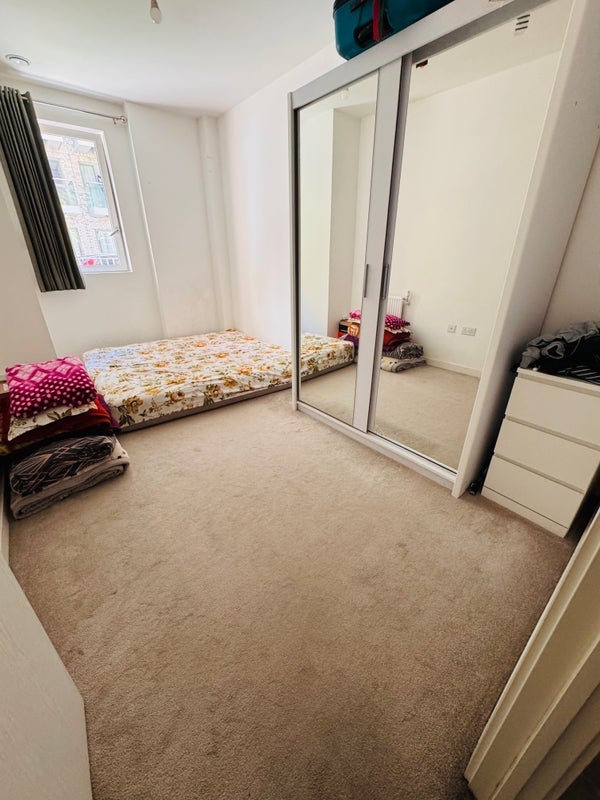 Room Thunderer Street in Greater London