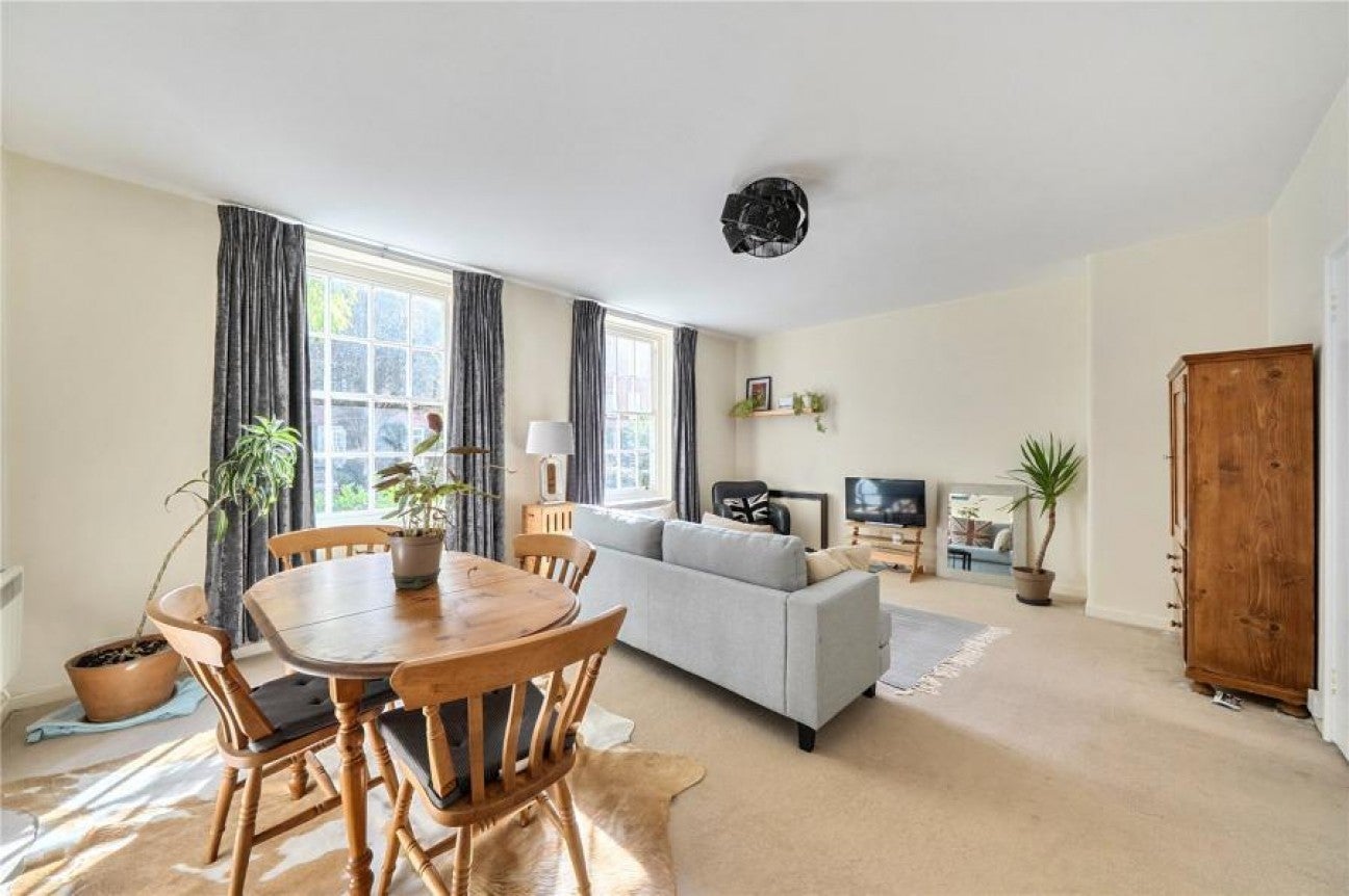 Flat Battersea Square in Greater London