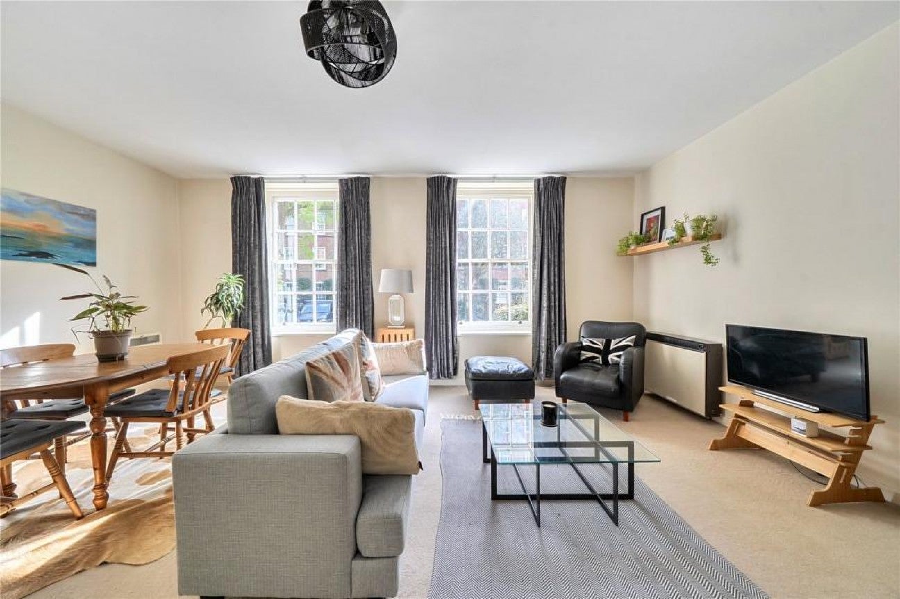 Flat Battersea Square in Greater London