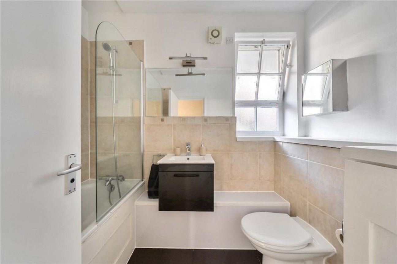Flat Battersea Square in Greater London