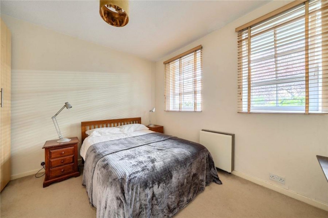 Flat Battersea Square in Greater London