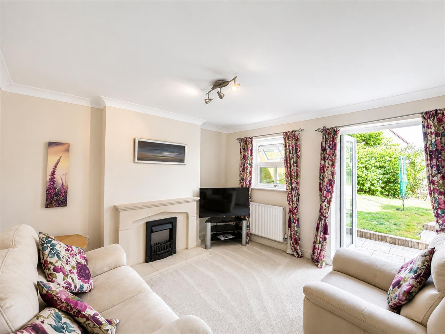 House Jubilee Close in Holywell