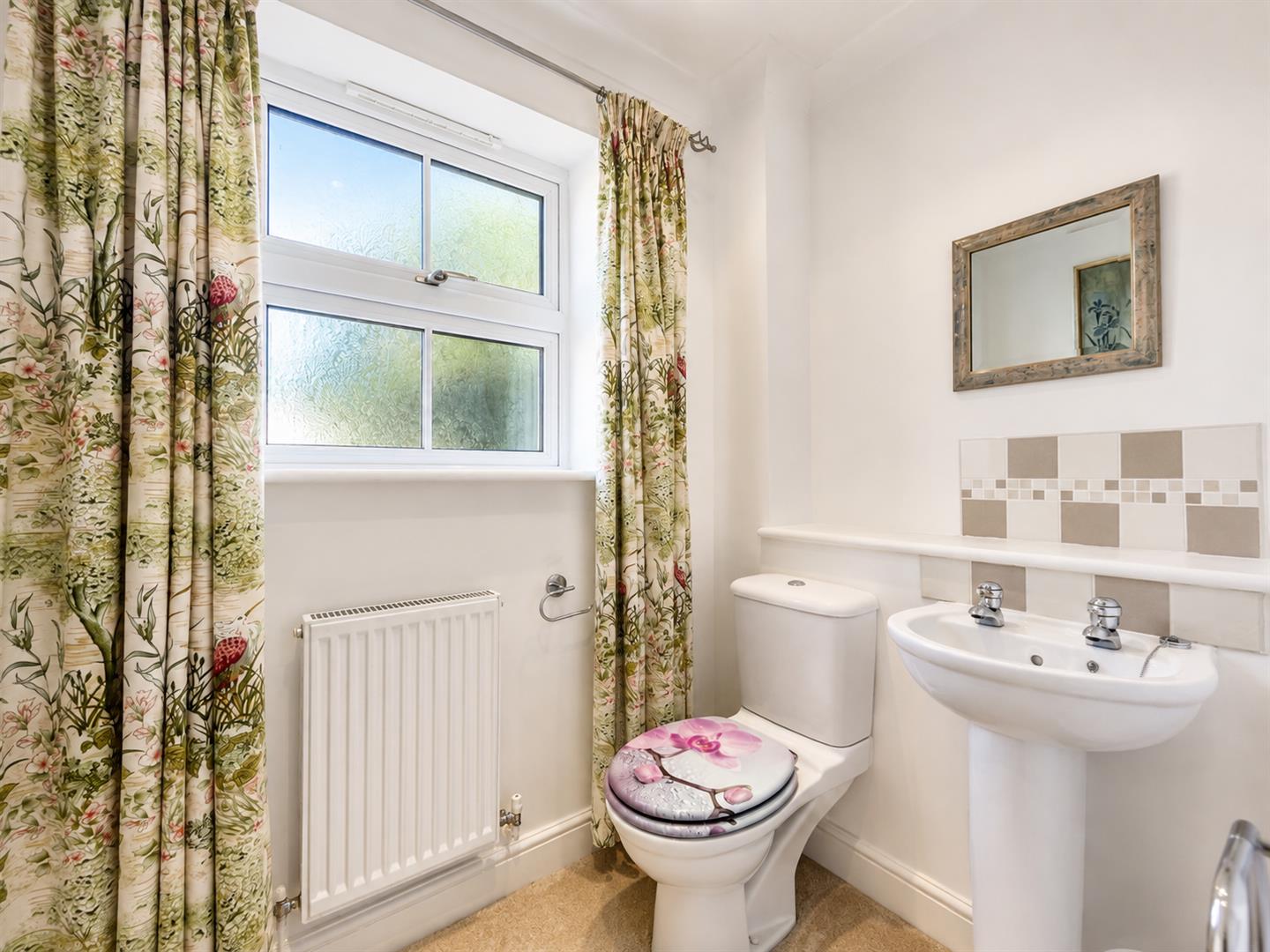 House Jubilee Close in Holywell