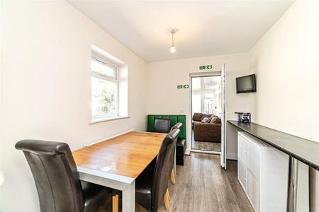 Room Essex Street in Reading