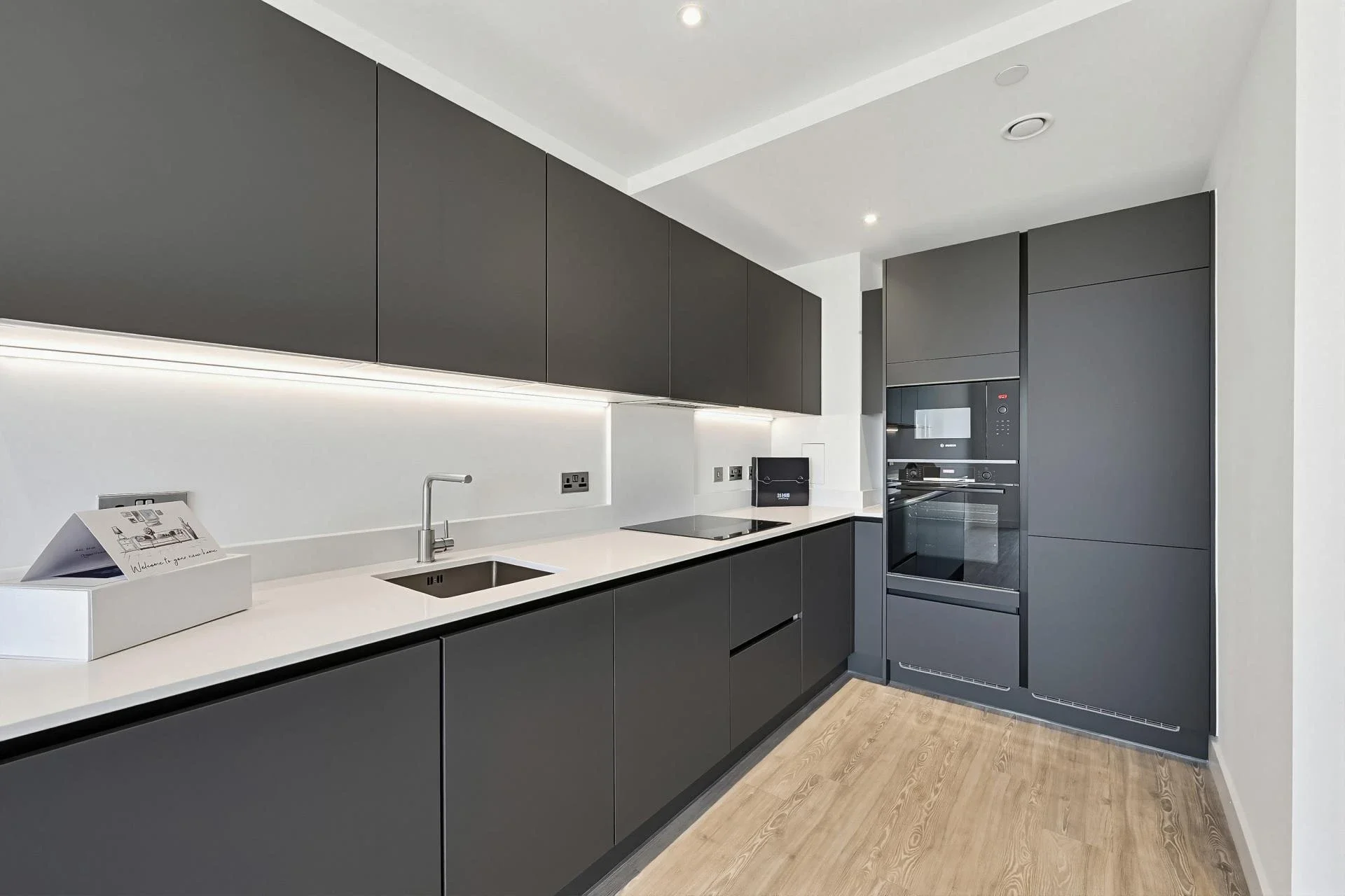 Flat Chequers Lane in Greater London