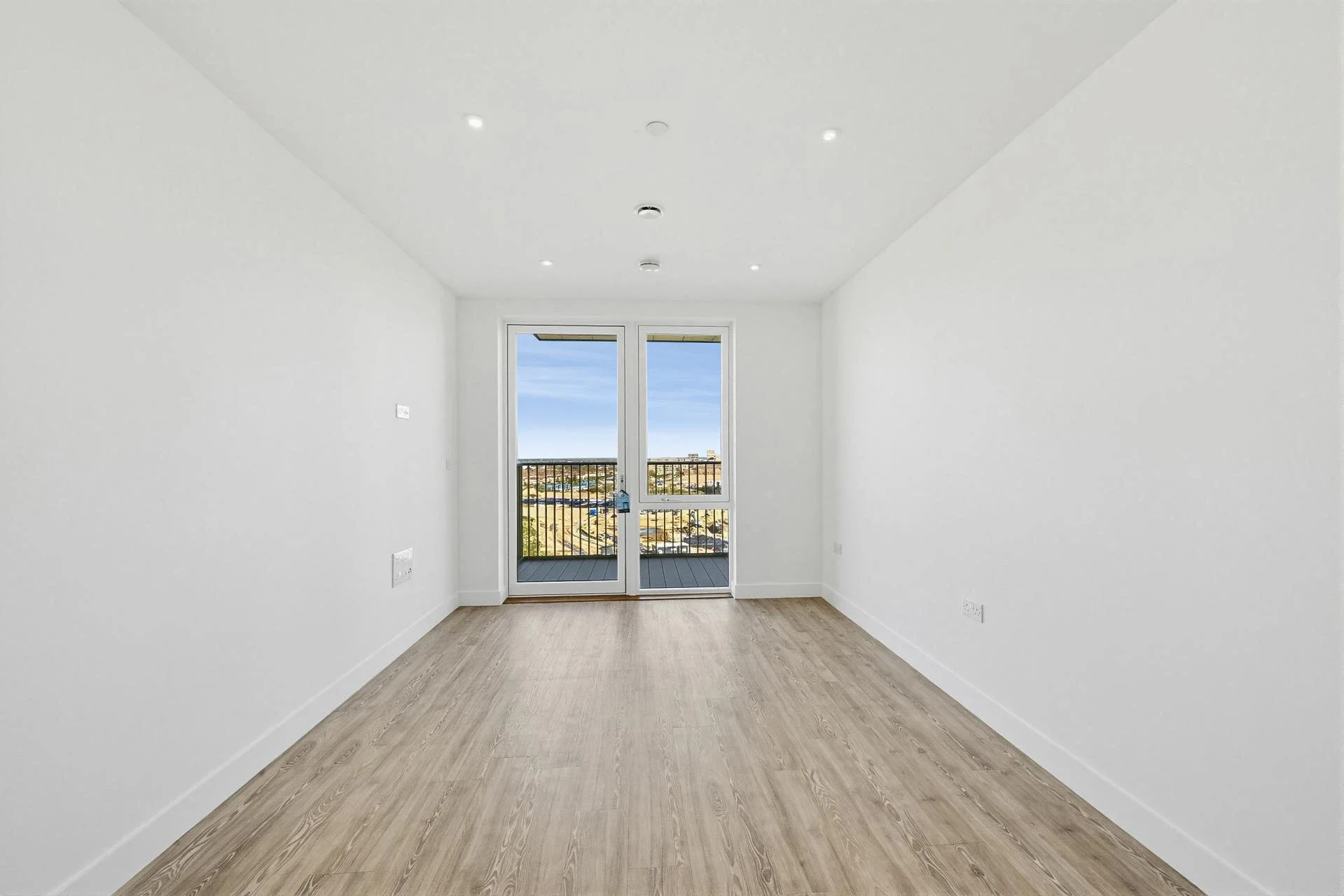 Flat Chequers Lane in Greater London