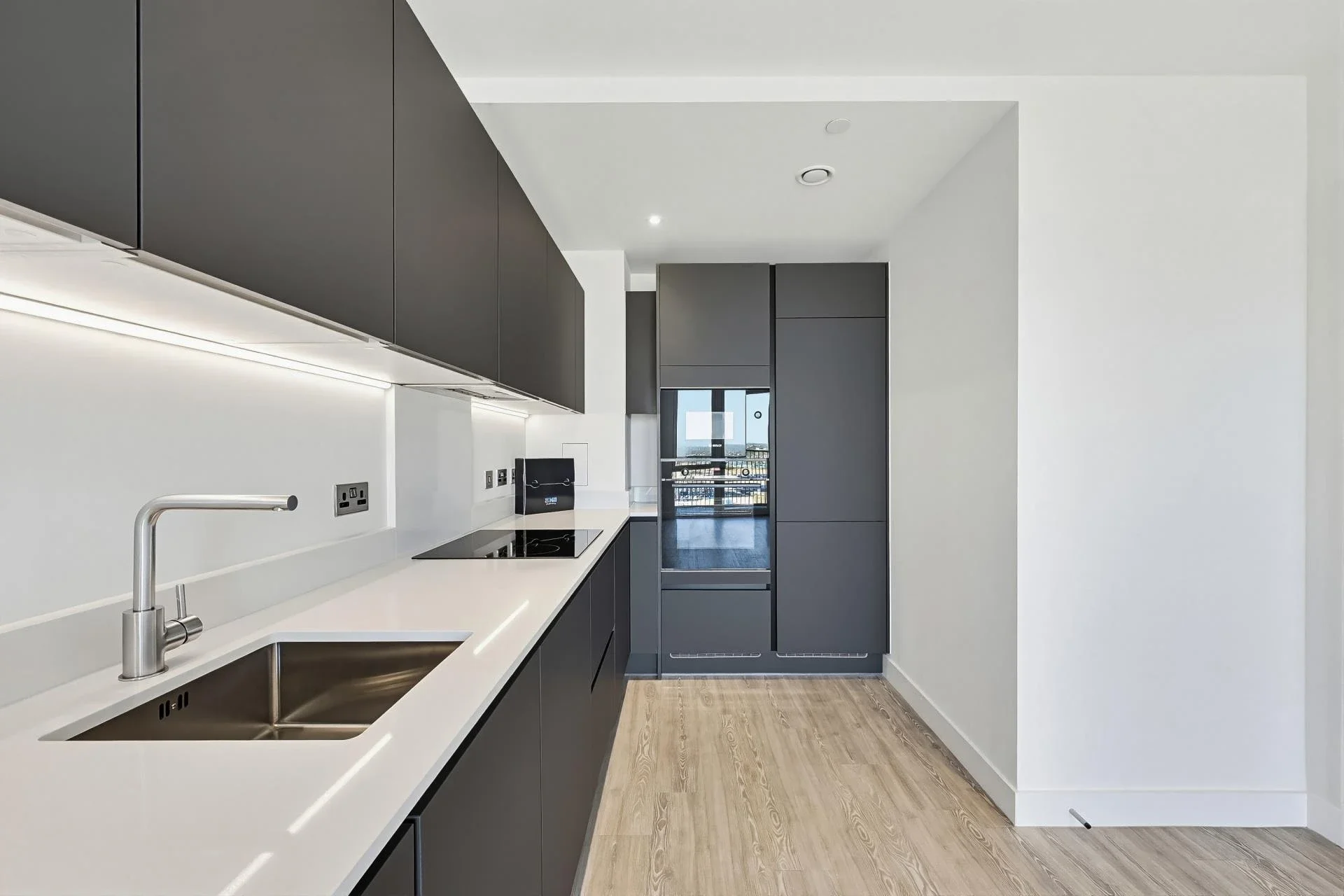 Flat Chequers Lane in Greater London