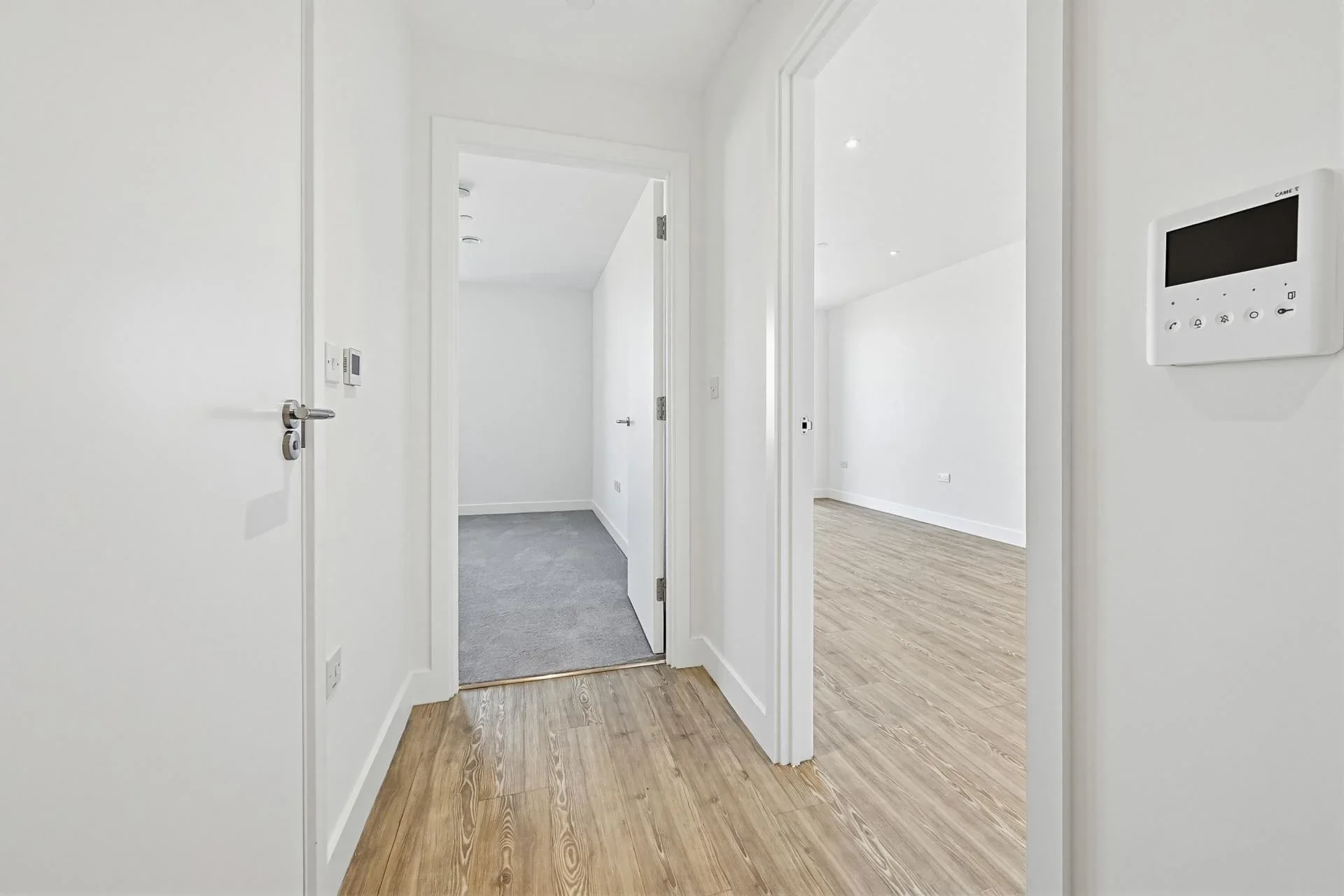 Flat Chequers Lane in Greater London