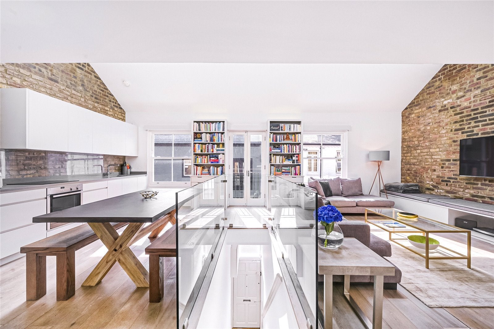 Flat Russell Gardens Mews in Greater London