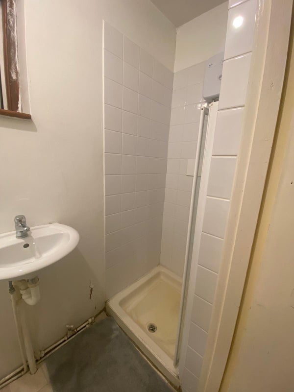 Room Whitton Avenue East in Greater London