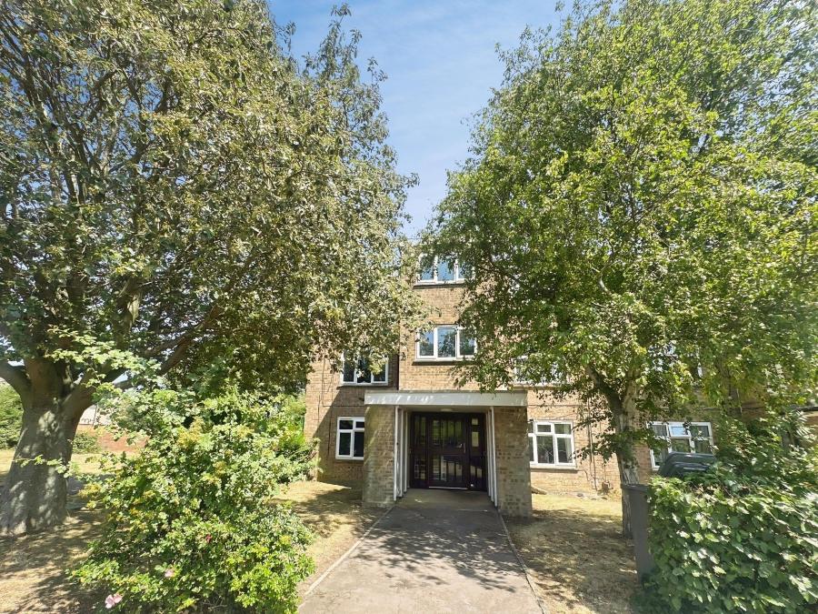 Flat Appleyard in Peterborough