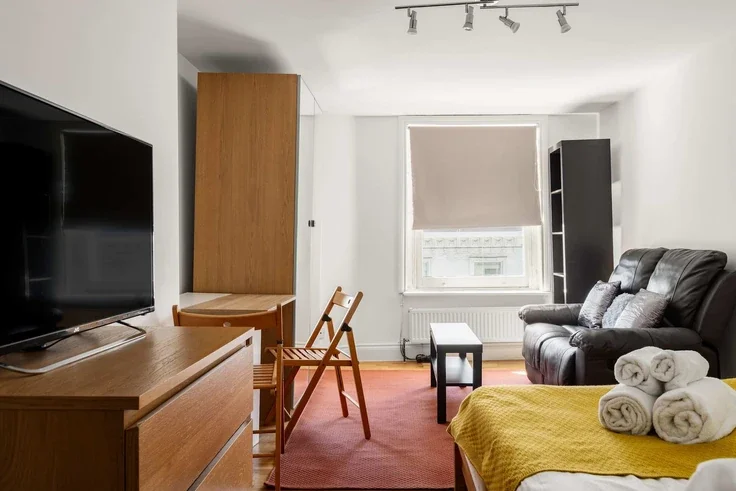 Flat Courtfield Gardens in Greater London