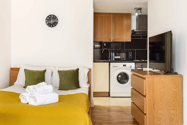 Flat Courtfield Gardens in Greater London