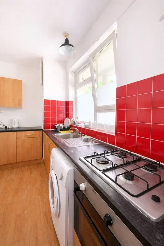 Room Ravenscroft Street in Greater London