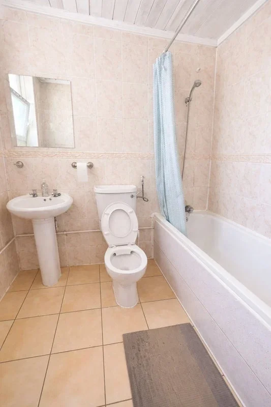 Room Ravenscroft Street in Greater London
