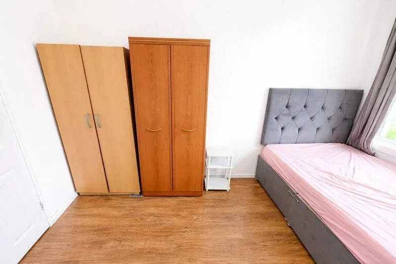 Room Ravenscroft Street in Greater London