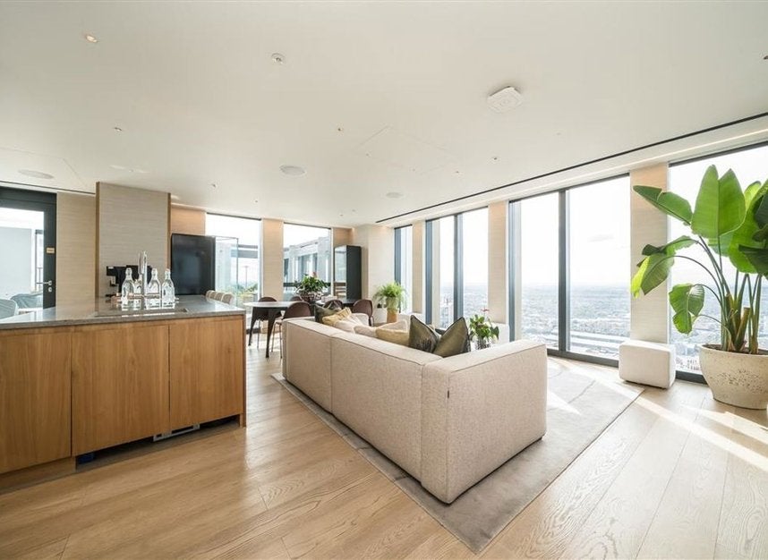 Flat Carnation Way in Greater London