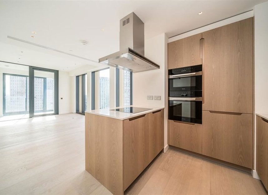 Flat Carnation Way in Greater London
