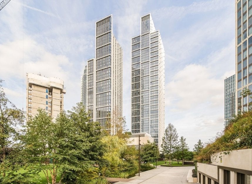Flat Carnation Way in Greater London