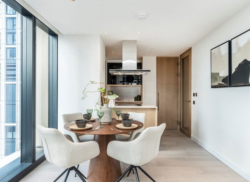Flat Carnation Way in Greater London