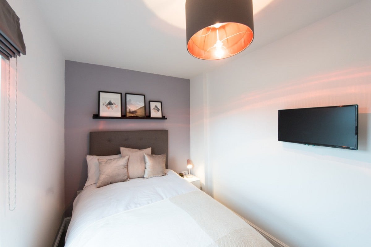 Room Henry Street in Reading
