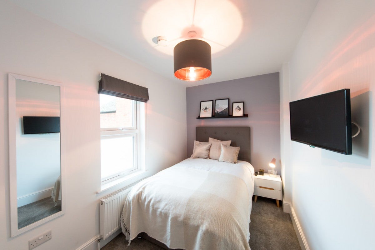 Room Henry Street in Reading