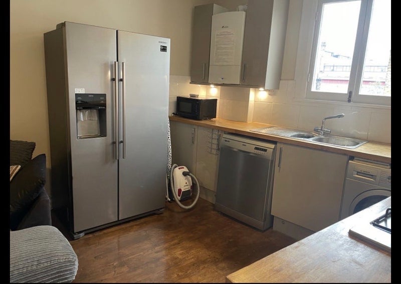 Room 1st Avenue in Greater London