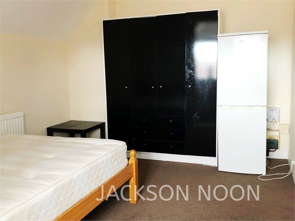 Flat Pound Close in Epsom and Ewell
