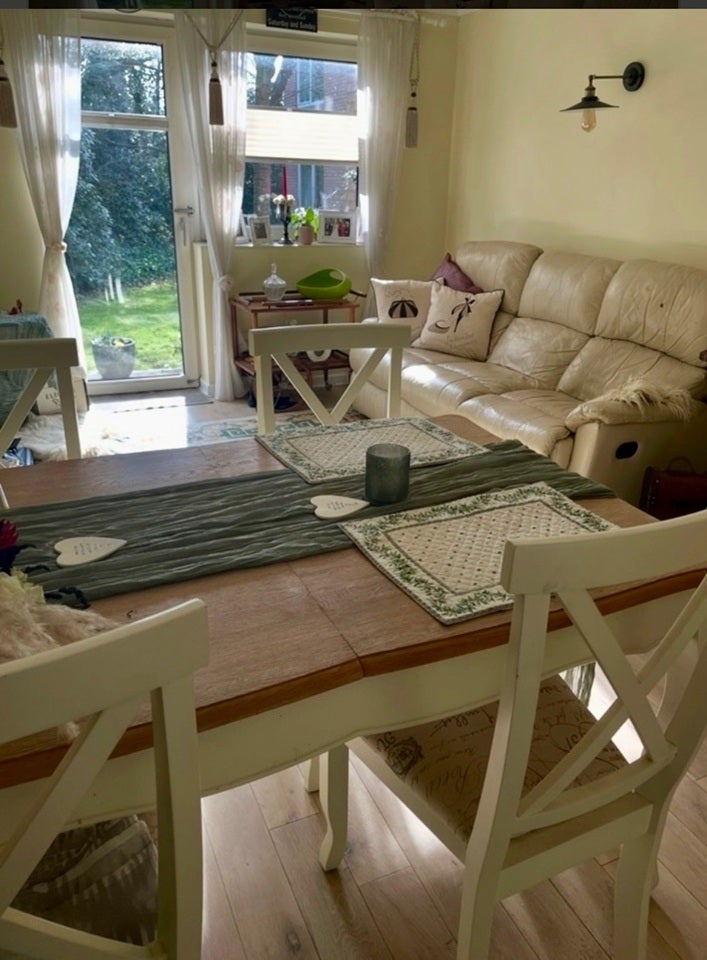 Flat Ashdown Close in Woking