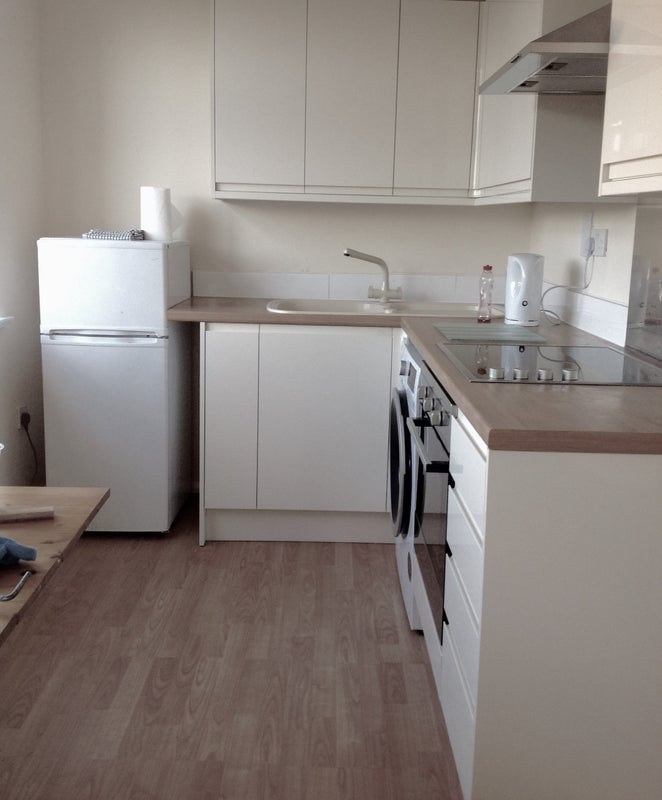 Flat Garratt Lane in Greater London