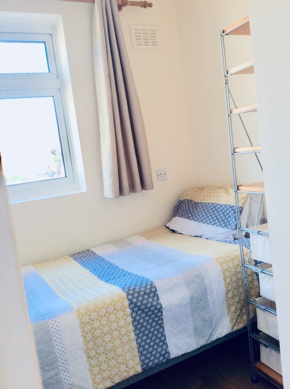 Flat Garratt Lane in Greater London