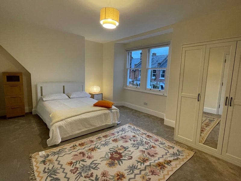 Room Calabria Road in Greater London