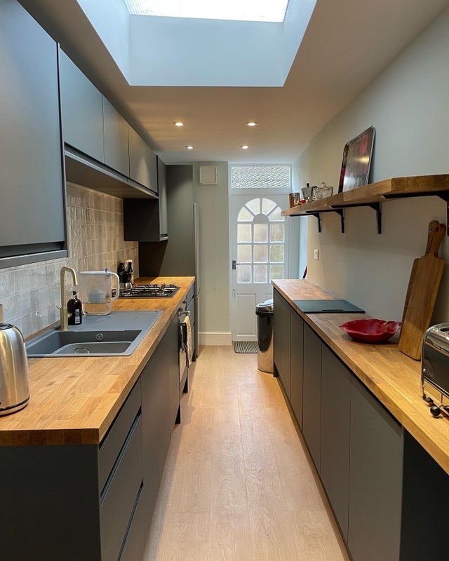 Room Calabria Road in Greater London